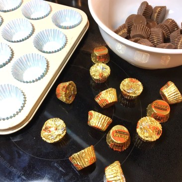1-mini-chocolate-halloween-cupcakes-with-reeses-candy-centers