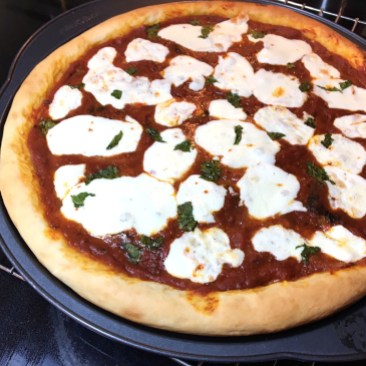 thirty-minute-pizza-fresh-moz-and-basil-version-myyellowfarmhouse-com